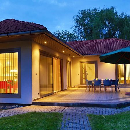 Hajnal Nyaralohaz Villa Balatonfenyves Exterior photo